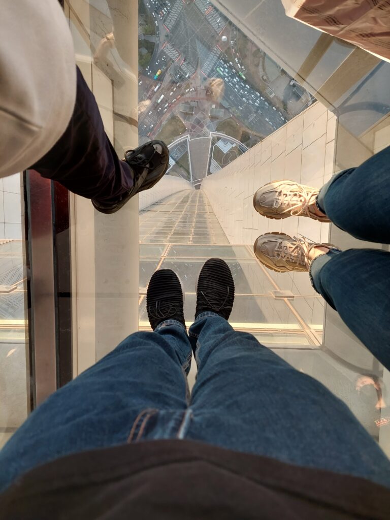Glass floor at Lotte World Tower